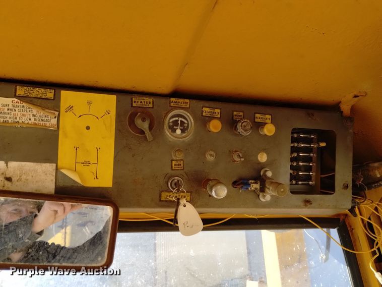 image for item DK8882 1972 Champion D-560  rigid frame motor grader