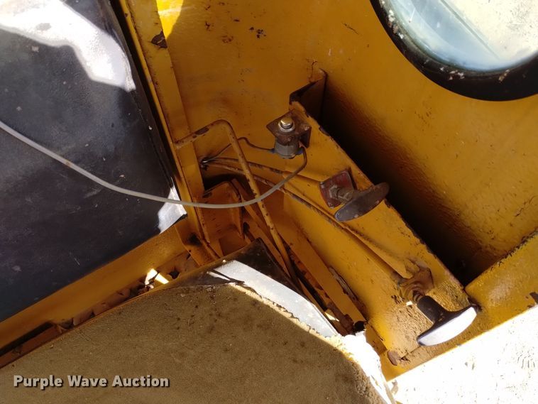 image for item DK8882 1972 Champion D-560  rigid frame motor grader