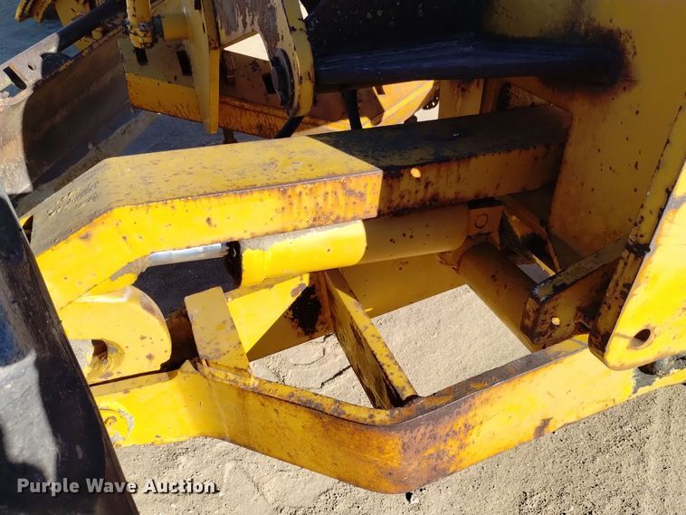 image for item DK8882 1972 Champion D-560  rigid frame motor grader