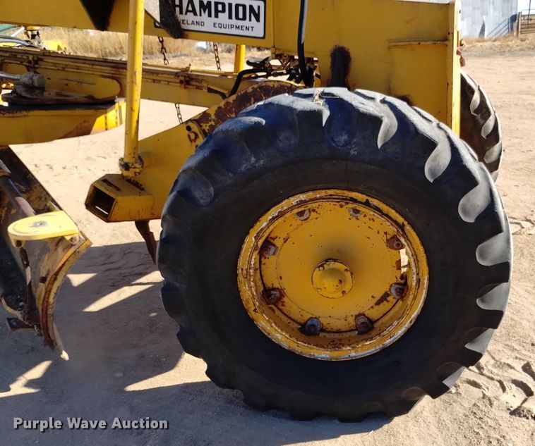 image for item DK8882 1972 Champion D-560  rigid frame motor grader