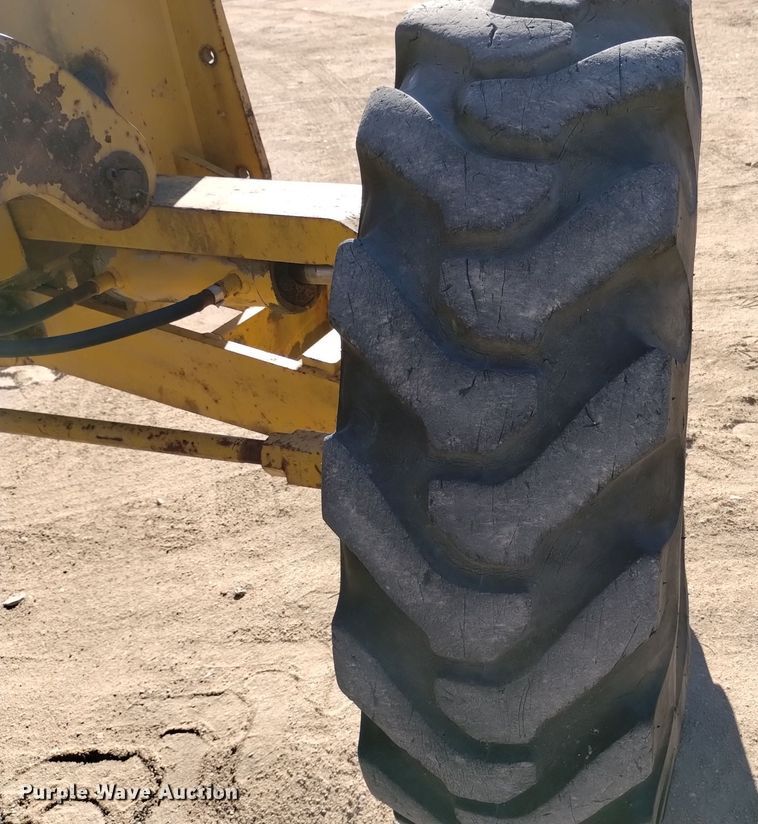 image for item DK8882 1972 Champion D-560  rigid frame motor grader