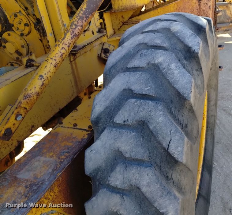 image for item DK8882 1972 Champion D-560  rigid frame motor grader