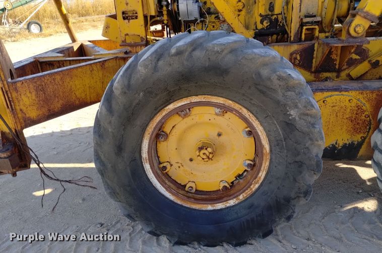 image for item DK8882 1972 Champion D-560  rigid frame motor grader