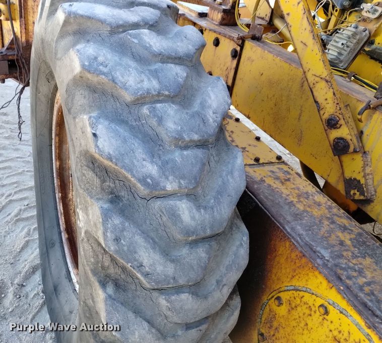 image for item DK8882 1972 Champion D-560  rigid frame motor grader