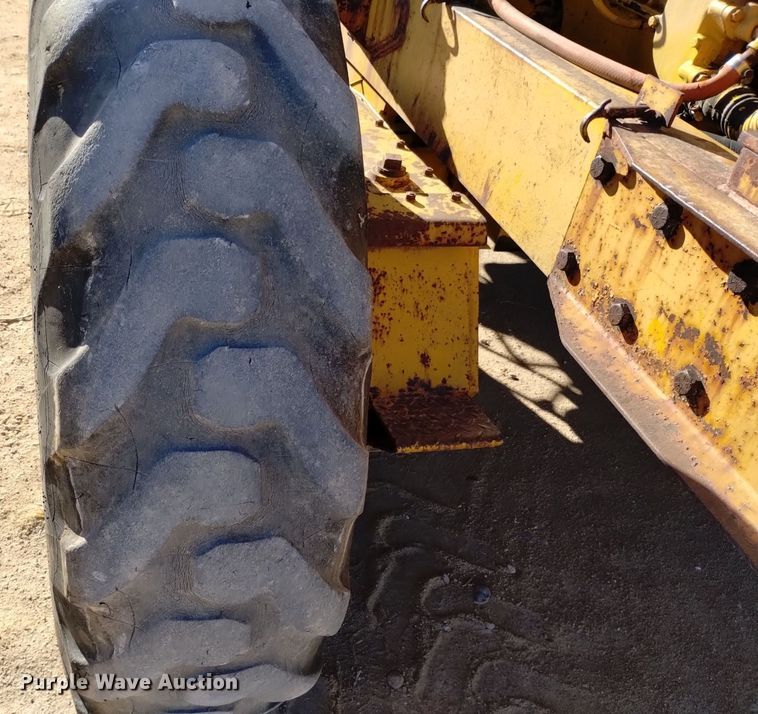 image for item DK8882 1972 Champion D-560  rigid frame motor grader