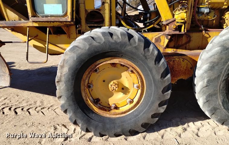 image for item DK8882 1972 Champion D-560  rigid frame motor grader
