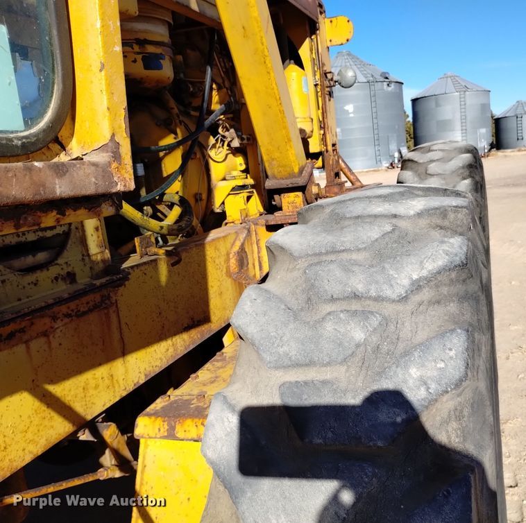 image for item DK8882 1972 Champion D-560  rigid frame motor grader