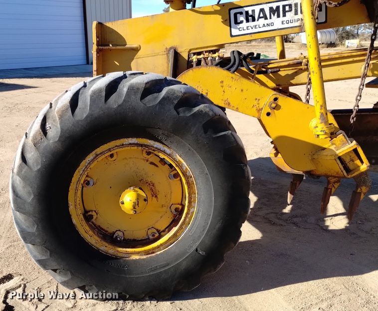 image for item DK8882 1972 Champion D-560  rigid frame motor grader
