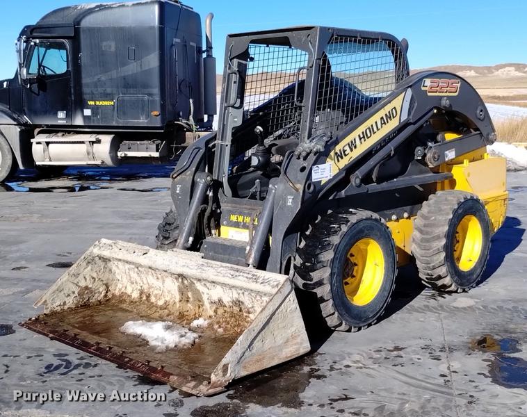 image for item DK8918 2013 New Holland L225  skid steer loader
