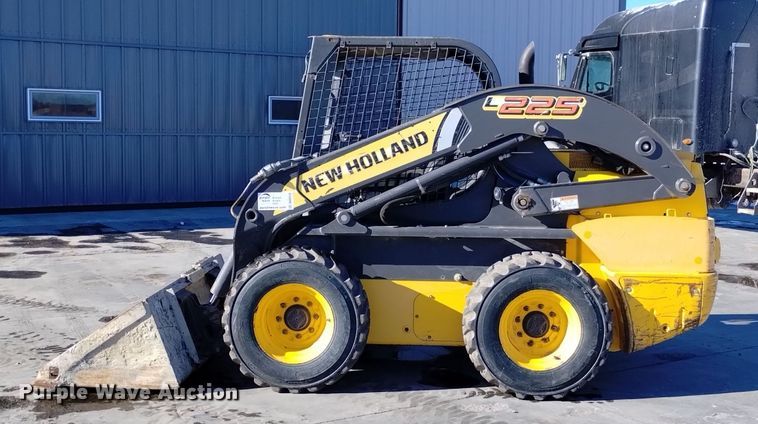 image for item DK8918 2013 New Holland L225  skid steer loader