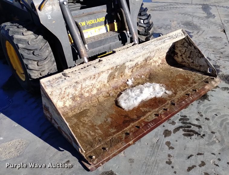 image for item DK8918 2013 New Holland L225  skid steer loader