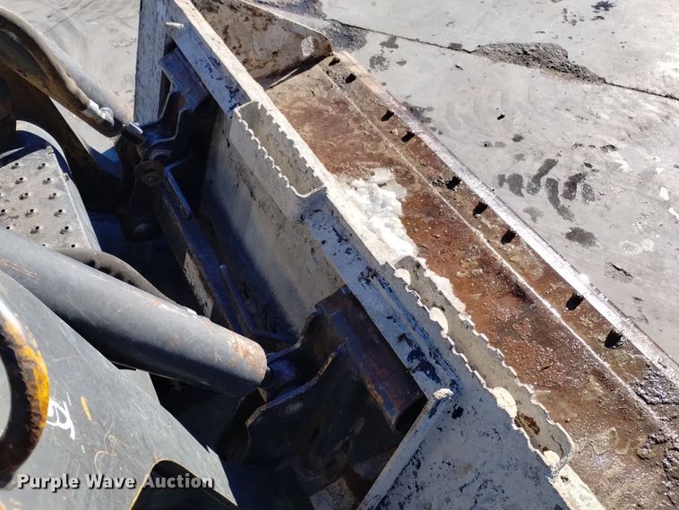 image for item DK8918 2013 New Holland L225  skid steer loader