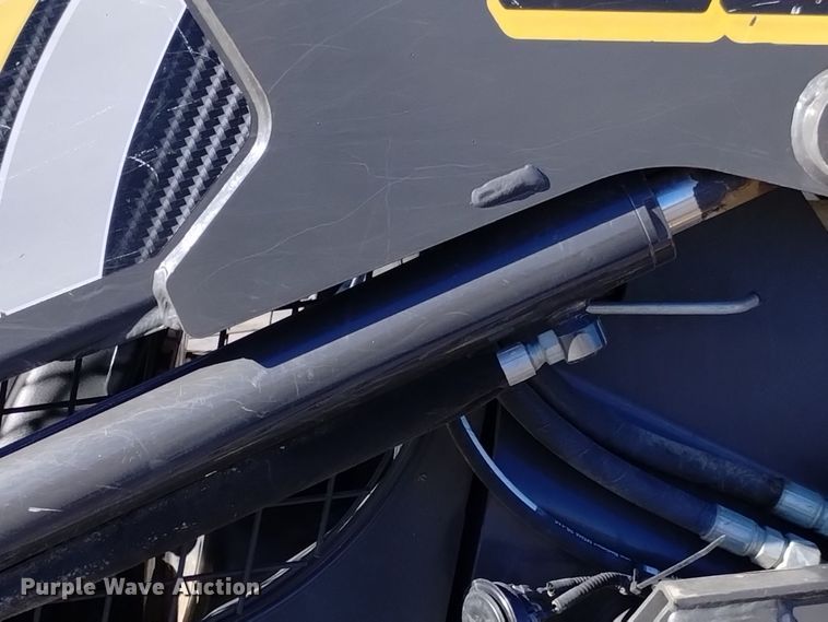 image for item DK8918 2013 New Holland L225  skid steer loader