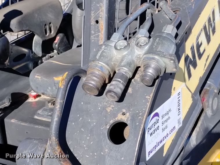 image for item DK8918 2013 New Holland L225  skid steer loader