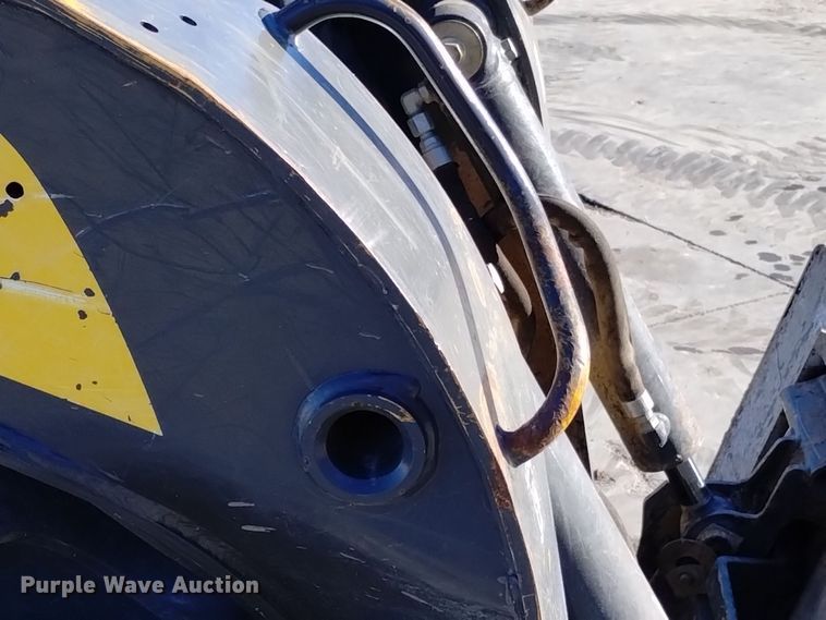 image for item DK8918 2013 New Holland L225  skid steer loader