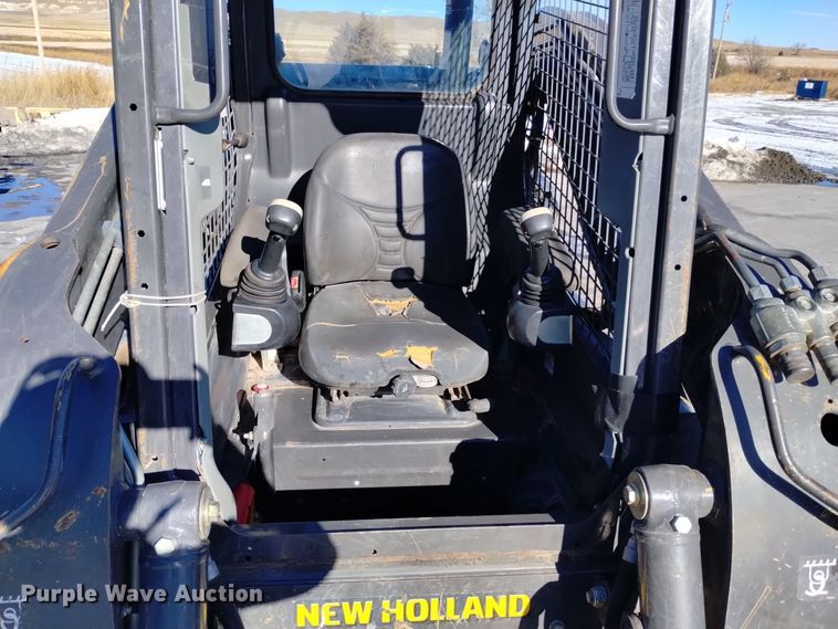image for item DK8918 2013 New Holland L225  skid steer loader