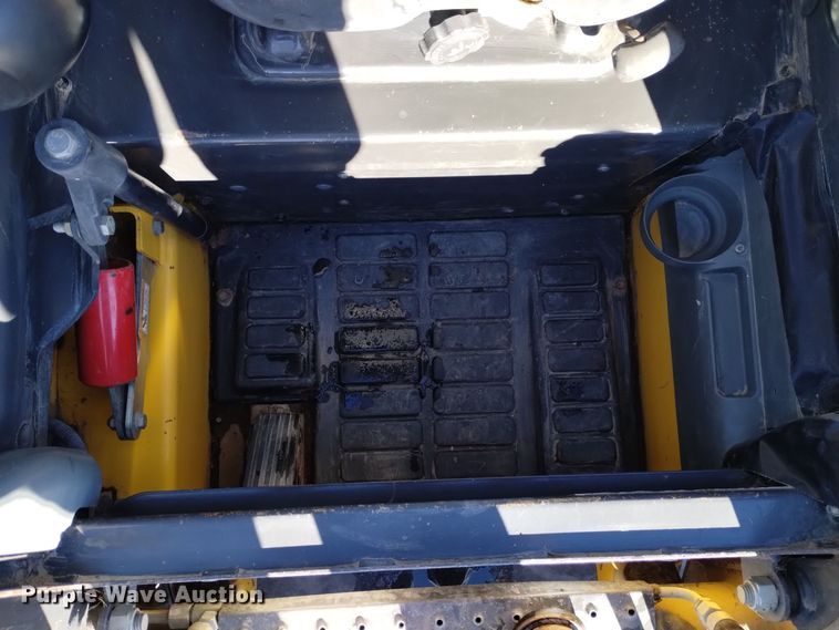 image for item DK8918 2013 New Holland L225  skid steer loader