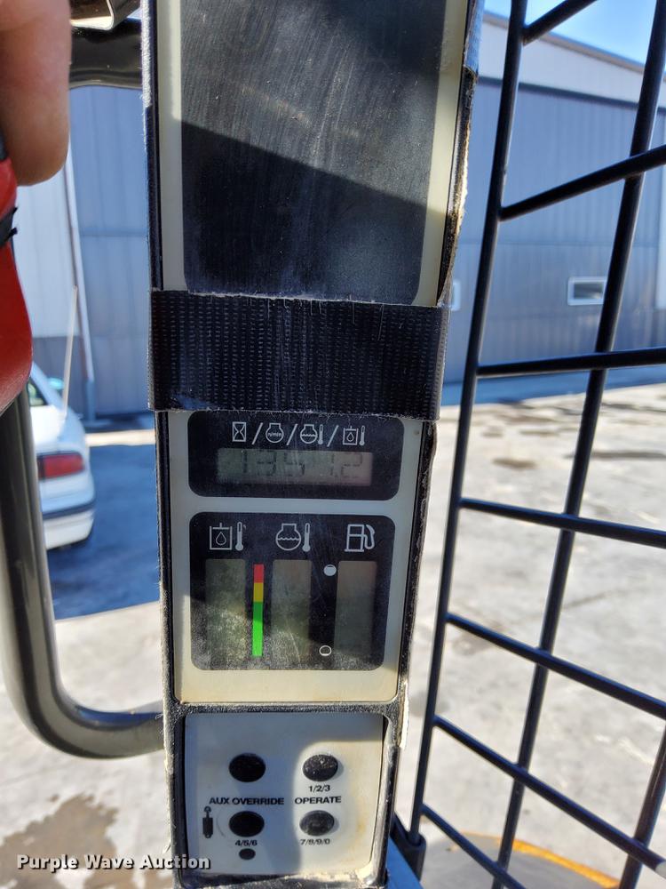 image for item DK8918 2013 New Holland L225  skid steer loader