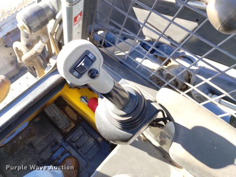 image for item DK8918 2013 New Holland L225  skid steer loader