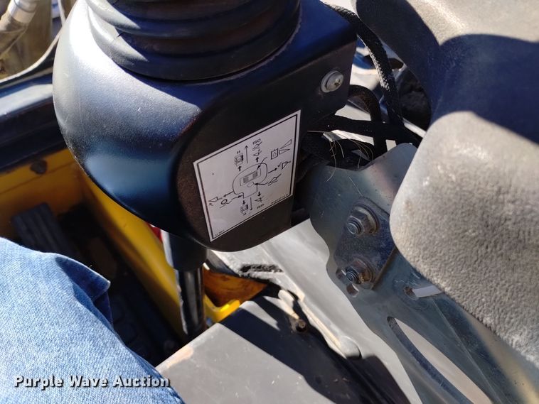 image for item DK8918 2013 New Holland L225  skid steer loader