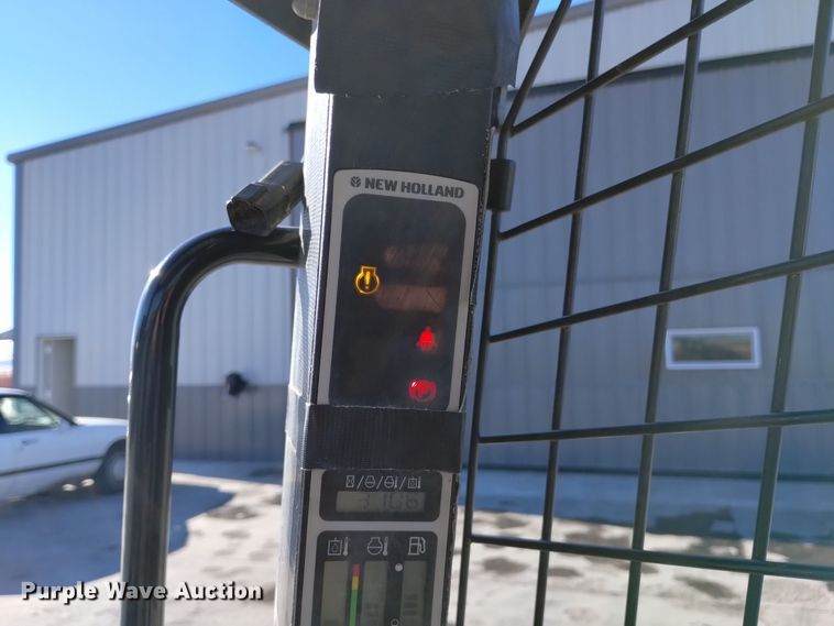 image for item DK8918 2013 New Holland L225  skid steer loader