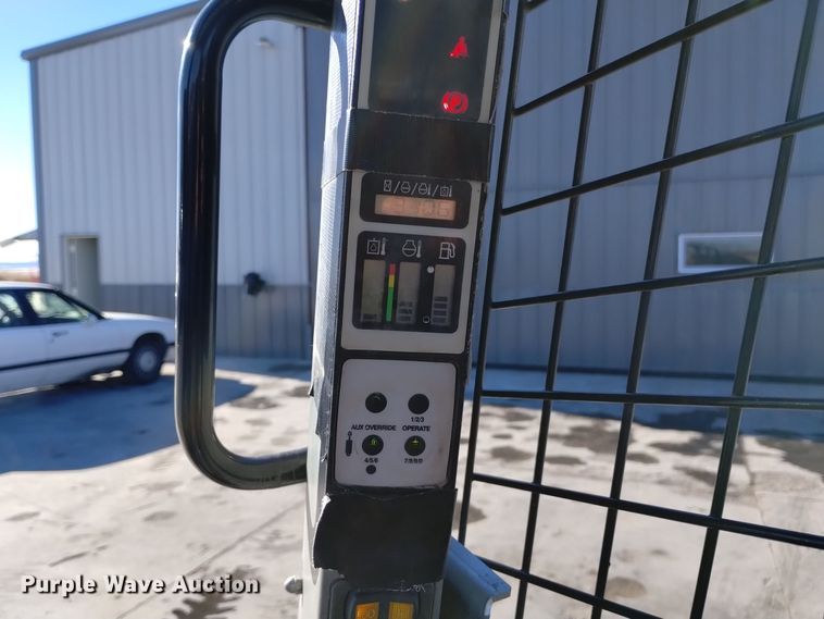 image for item DK8918 2013 New Holland L225  skid steer loader