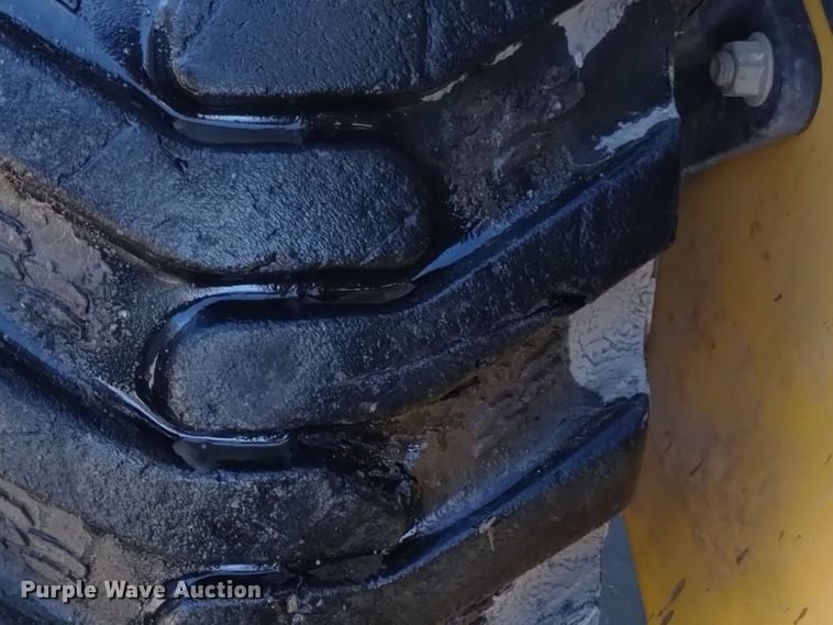 image for item DK8918 2013 New Holland L225  skid steer loader