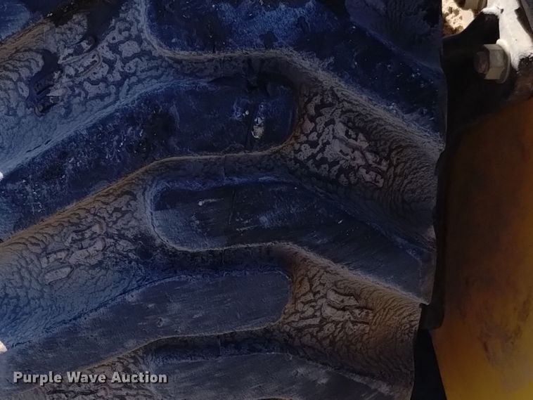 image for item DK8918 2013 New Holland L225  skid steer loader