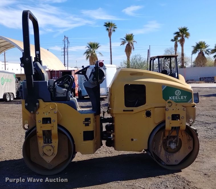 image for item DK8943 2017 Caterpillar CB34B  double drum vibratory roller