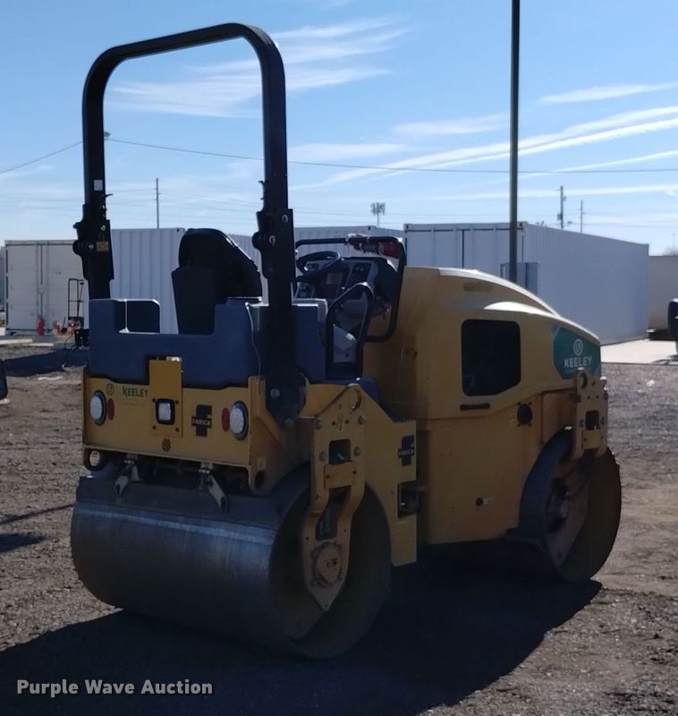 image for item DK8943 2017 Caterpillar CB34B  double drum vibratory roller