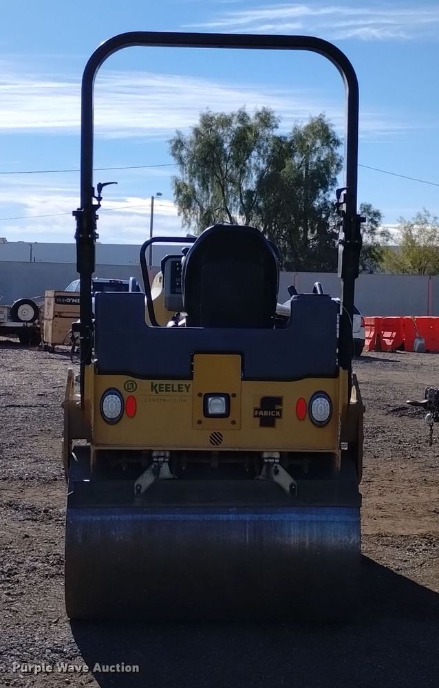 image for item DK8943 2017 Caterpillar CB34B  double drum vibratory roller