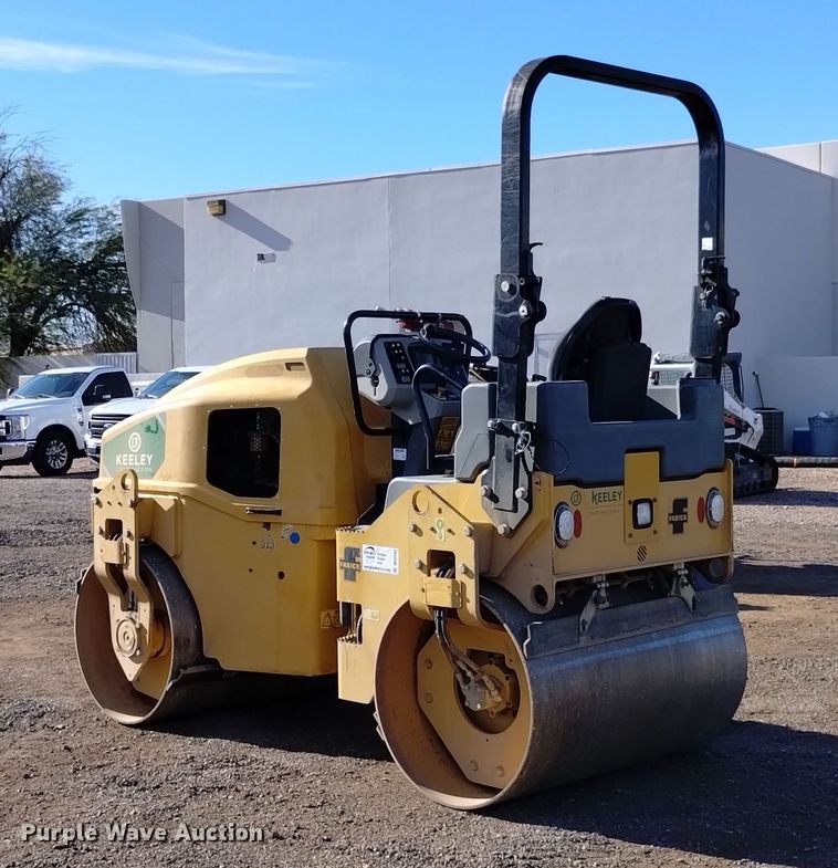 image for item DK8943 2017 Caterpillar CB34B  double drum vibratory roller