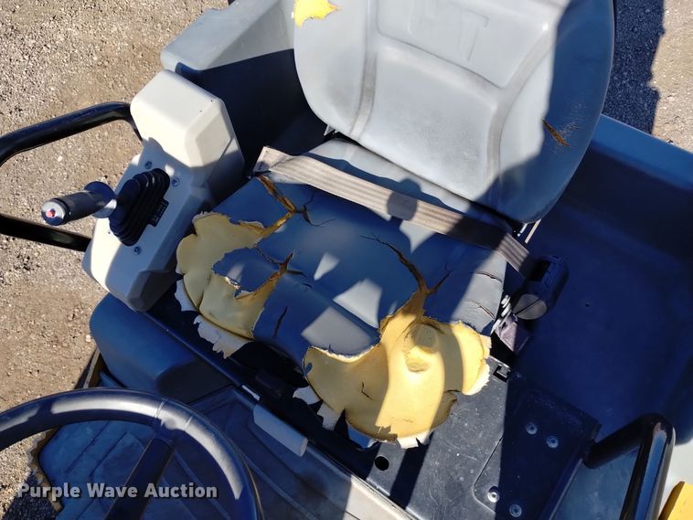 image for item DK8943 2017 Caterpillar CB34B  double drum vibratory roller