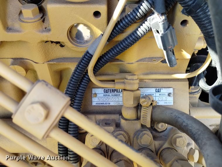 image for item DK8943 2017 Caterpillar CB34B  double drum vibratory roller