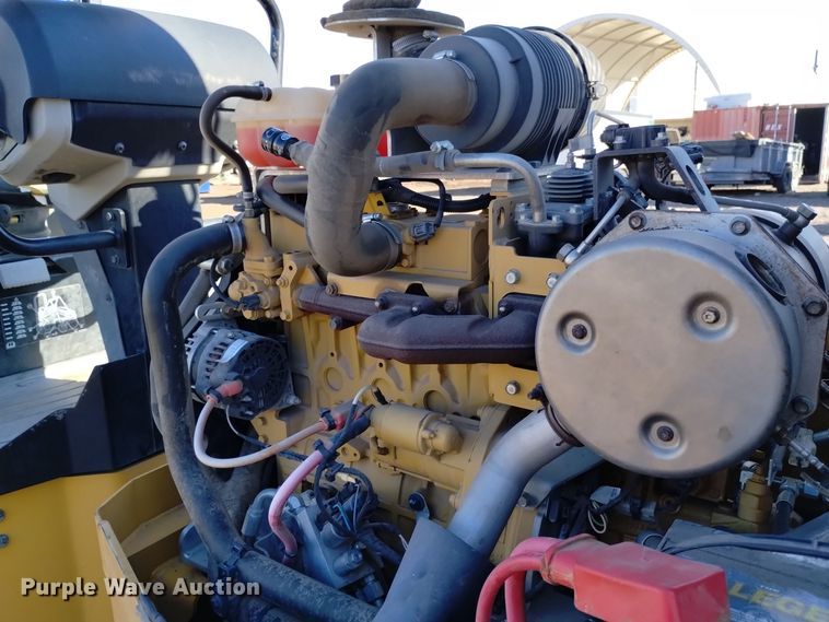 image for item DK8943 2017 Caterpillar CB34B  double drum vibratory roller