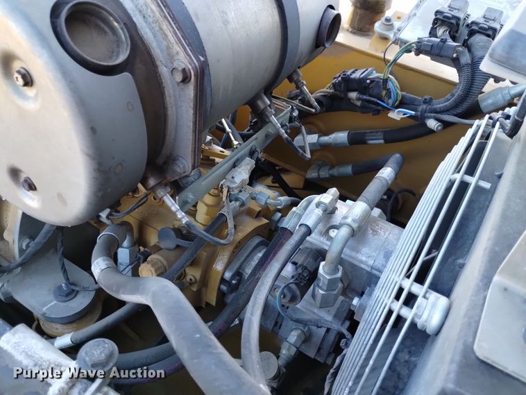 image for item DK8943 2017 Caterpillar CB34B  double drum vibratory roller