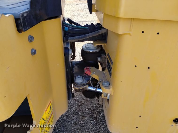 image for item DK8943 2017 Caterpillar CB34B  double drum vibratory roller