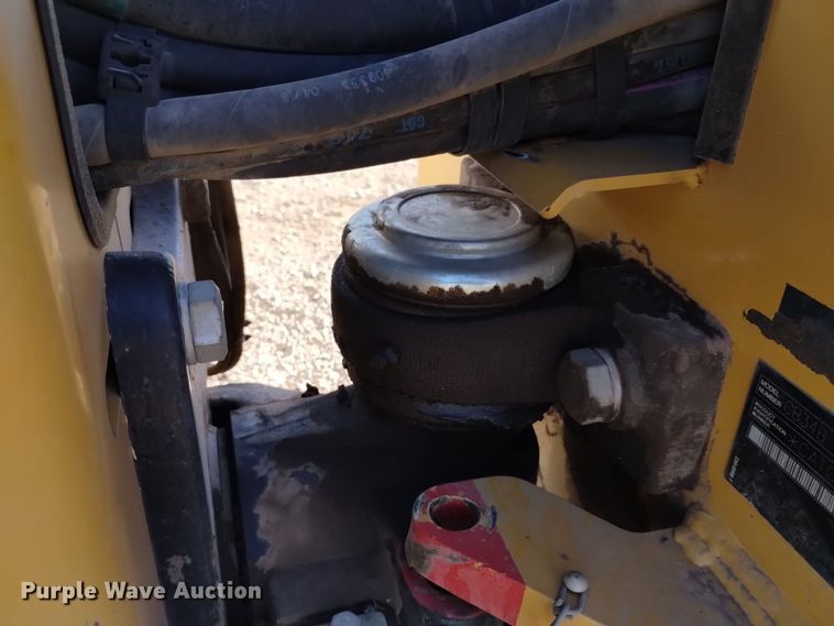 image for item DK8943 2017 Caterpillar CB34B  double drum vibratory roller