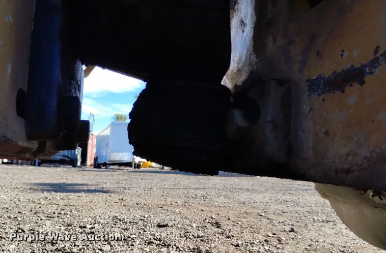 image for item DK8943 2017 Caterpillar CB34B  double drum vibratory roller