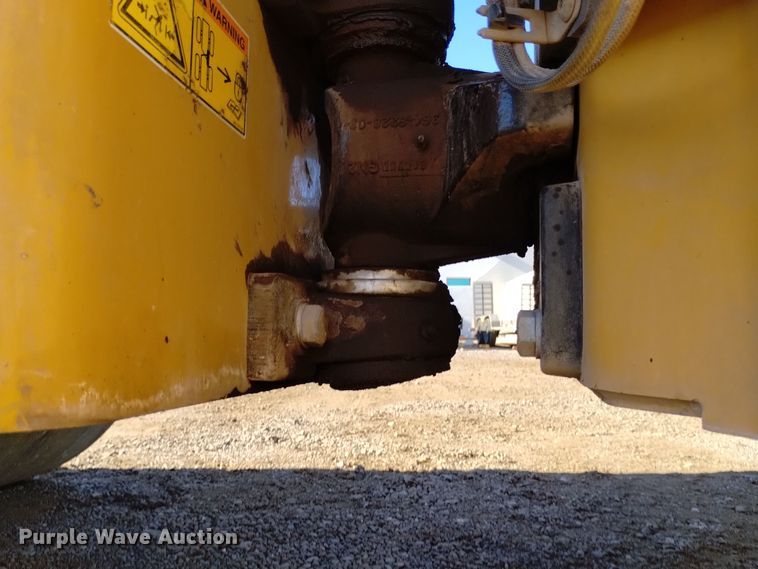 image for item DK8943 2017 Caterpillar CB34B  double drum vibratory roller