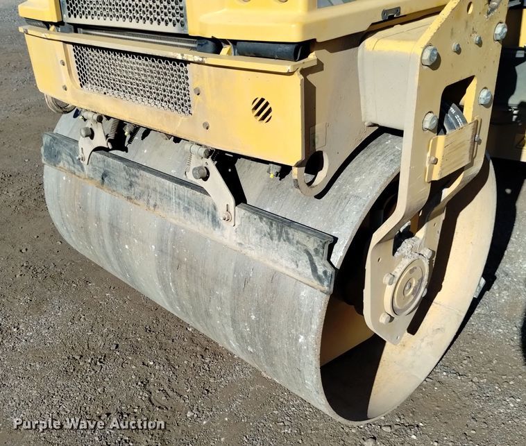 image for item DK8943 2017 Caterpillar CB34B  double drum vibratory roller