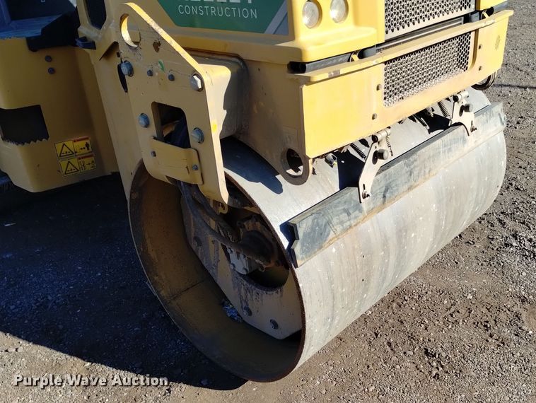 image for item DK8943 2017 Caterpillar CB34B  double drum vibratory roller
