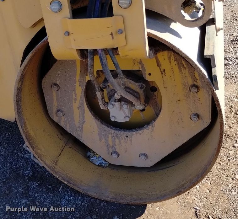 image for item DK8943 2017 Caterpillar CB34B  double drum vibratory roller