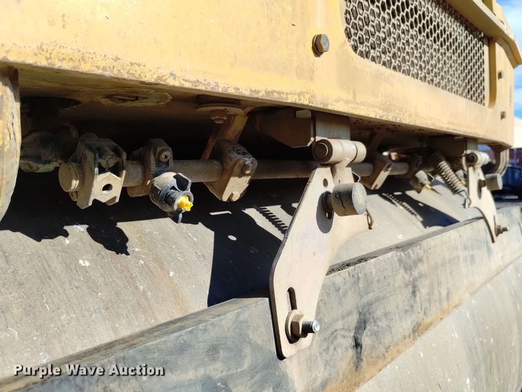 image for item DK8943 2017 Caterpillar CB34B  double drum vibratory roller