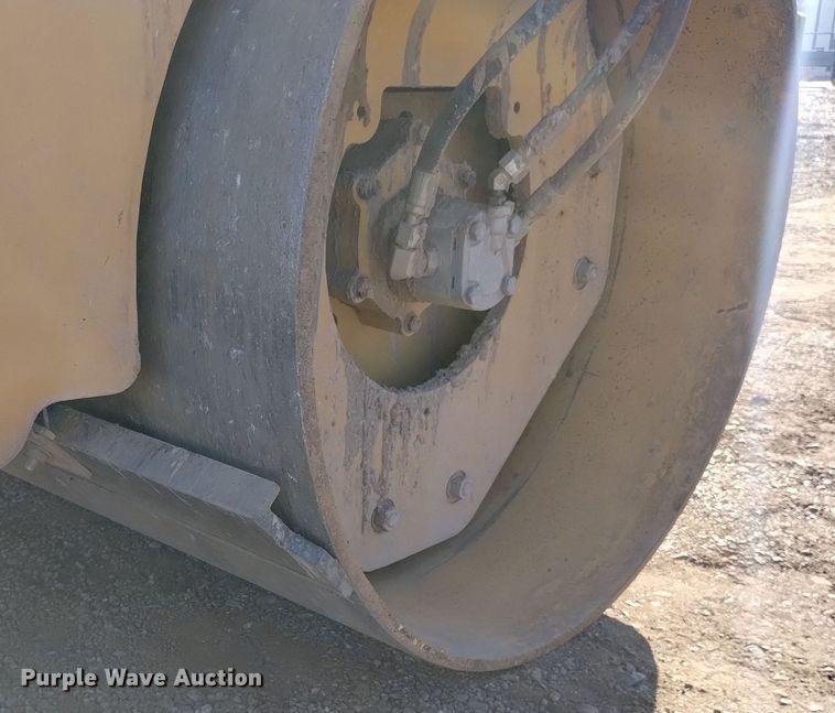 image for item DK8943 2017 Caterpillar CB34B  double drum vibratory roller