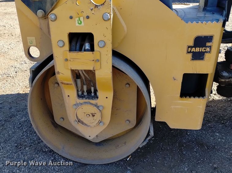 image for item DK8943 2017 Caterpillar CB34B  double drum vibratory roller