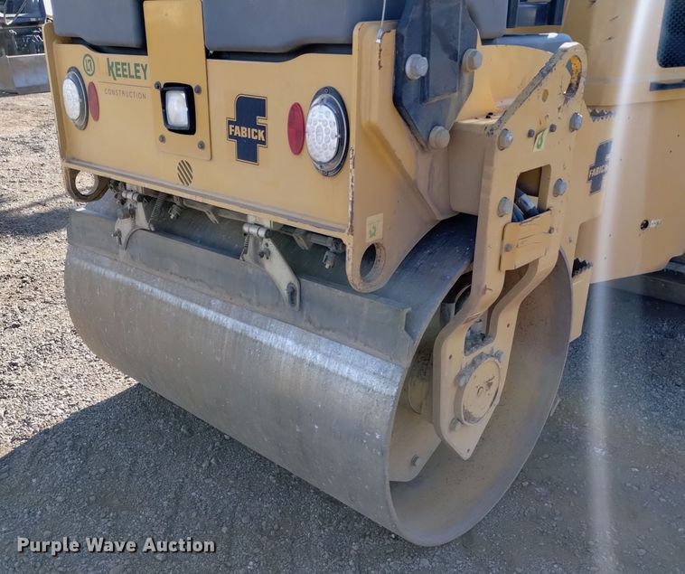 image for item DK8943 2017 Caterpillar CB34B  double drum vibratory roller