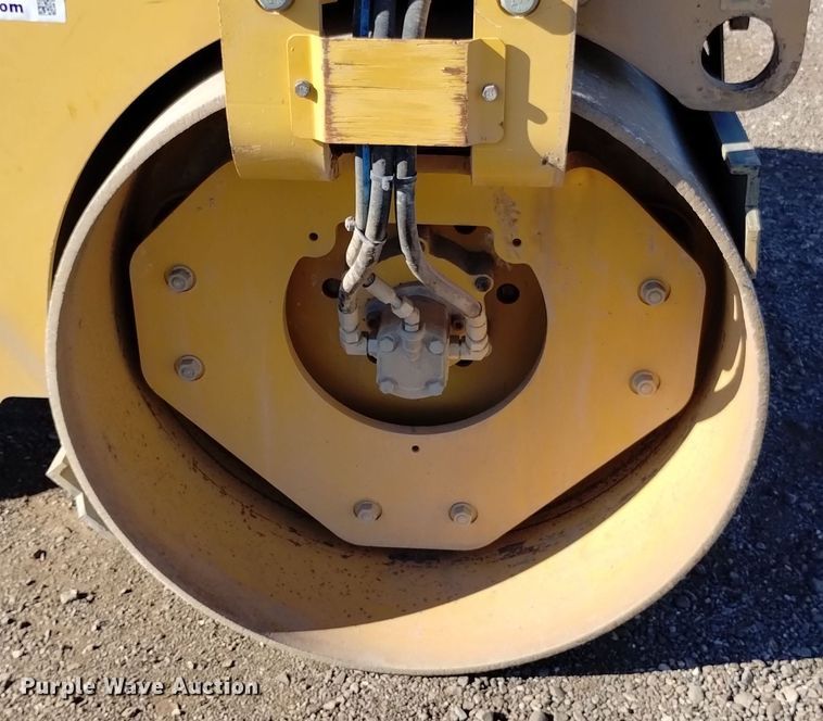 image for item DK8943 2017 Caterpillar CB34B  double drum vibratory roller