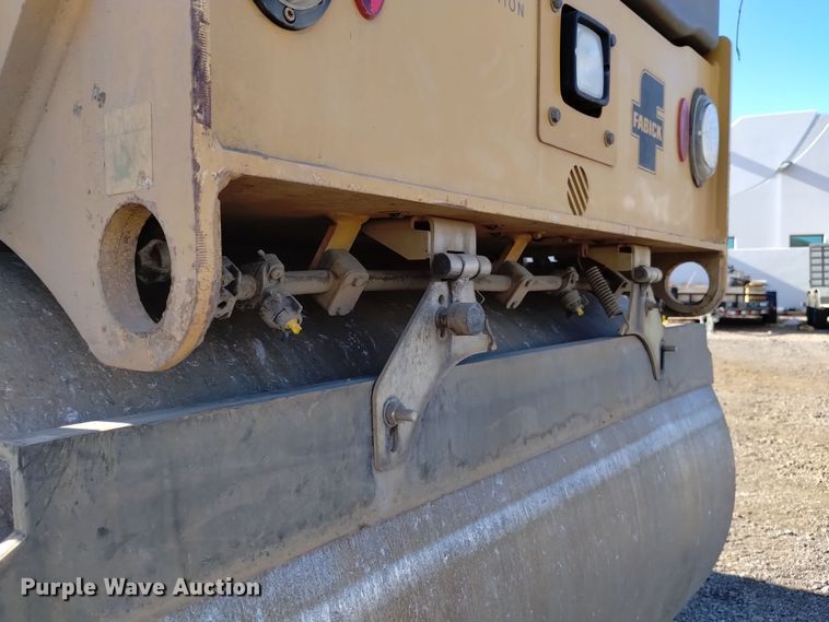 image for item DK8943 2017 Caterpillar CB34B  double drum vibratory roller