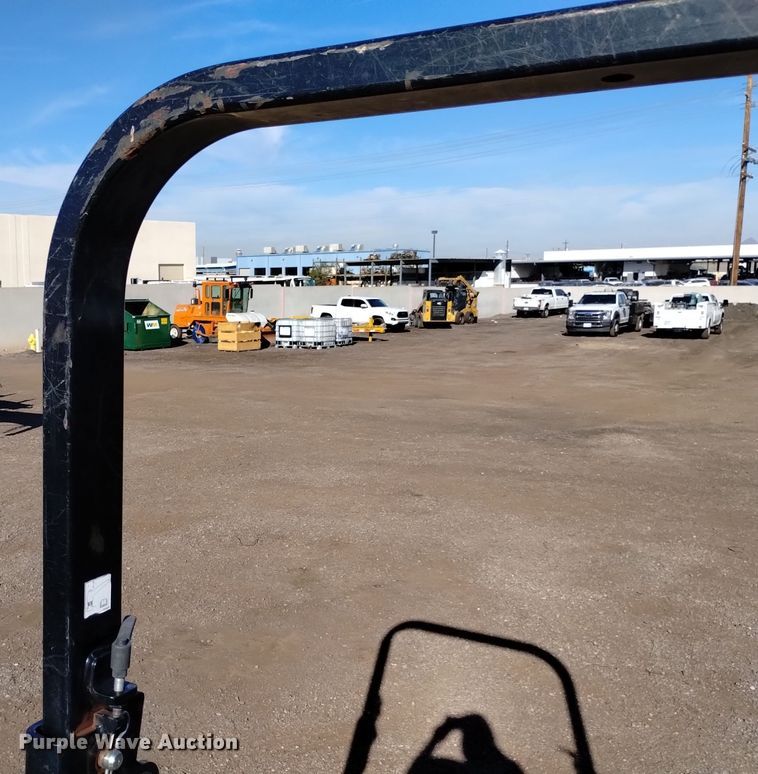 image for item DK8943 2017 Caterpillar CB34B  double drum vibratory roller